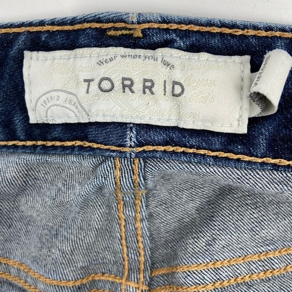 Torrid Jean Shorts Medium Wash Stretch Denim 12 Inch Inseam Women's 26 - Picture 4 of 11